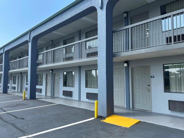 Days Inn by Wyndham Byron
