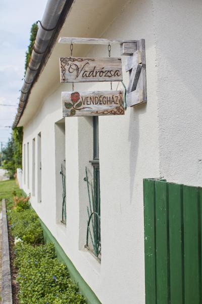 Vadrózsa Vendégház Rácalmás, Забронировать Загородный дом Ракалмас Фейера
