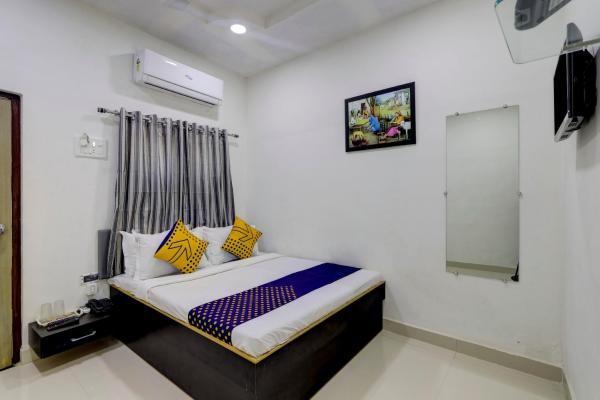 SPOT ON 71130 Hotel Shiv Krupa