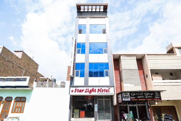 OYO 71693 Starlight Hotel
