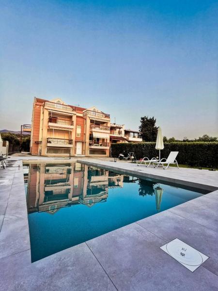 Ostria Seaside Apartments, Забронировать Апарт-отель Отели Патра с бассейном, Бассейн