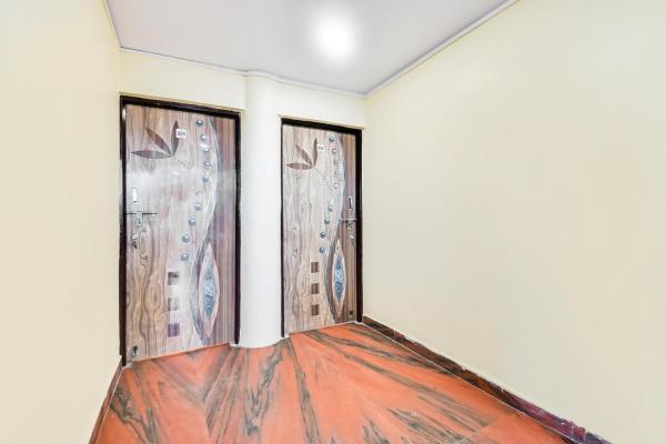 OYO 48837 Hotel Suvarna