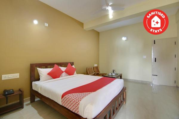 OYO 26718 The Mayura Residency