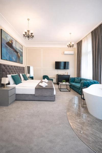 Kings Palace Suites