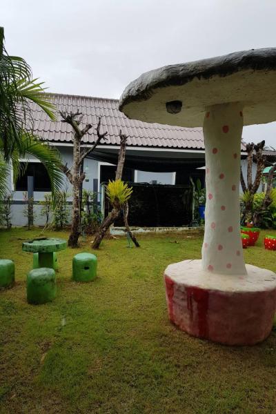 OYO 75352 Hotel Family House And Resort Phetchaburi