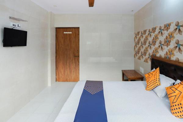 Oyo 74977 Dipesh Lodge
