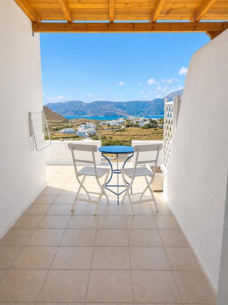 Georgia Rooms Milos