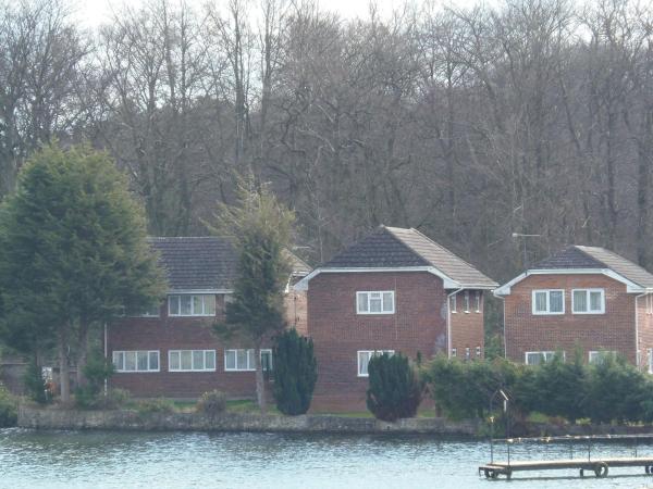 Lakeside Lodges