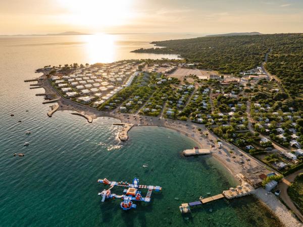 Terra Park Phalaris, Забронировать Комплекс для отдыха Новаля Остров Паг, рядом с Пляж Рафаэла