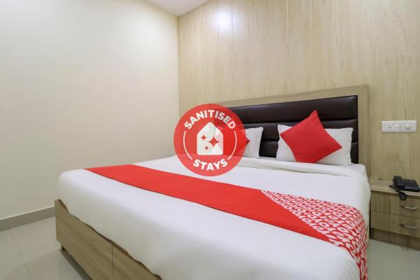 OYO 76273 Gold Inn