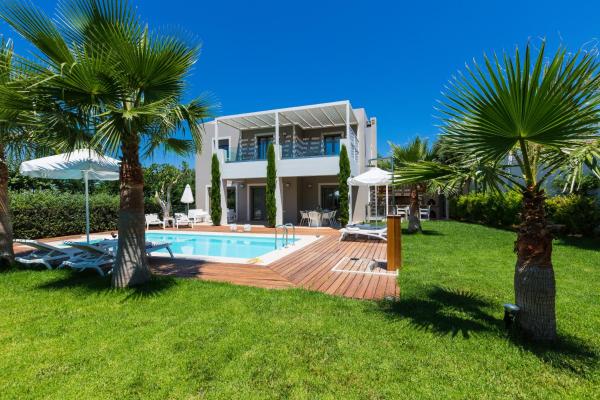 Aria Villas - Private Pool, Playground, Ping Pong & Close to Beach, By ThinkVilla, Забронировать Отель Пигианос Кампос Центральный Крит