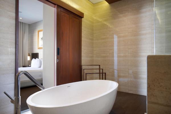 The Claremont Luxury Villas