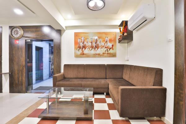 OYO 11072 Hotel Kajri Residency