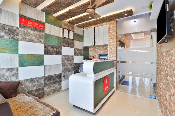 OYO 22374 Hotel Navjivan
