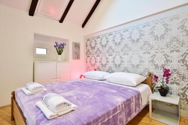 Marigold stone house, Забронировать Апартаменты/квартира Апартаменты Брача, Апартаменты/квартира