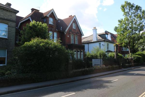 Acorn Lodge Guest House - Free parking