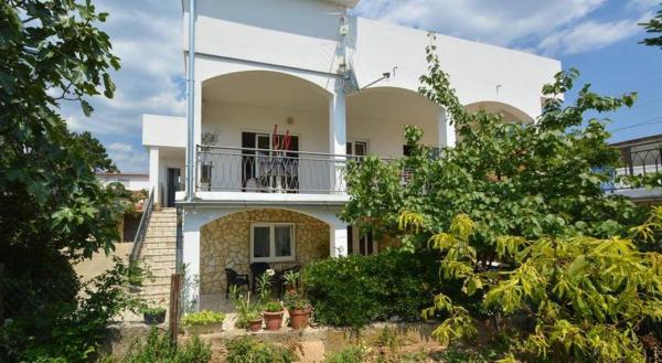 Apartments Tina, Забронировать Апартаменты/квартира Отели Приморско-Горанской жупания с парковкой, Парковка