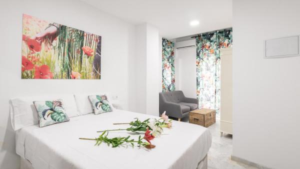 Guesthouse Room & Studio Seville La Flamenka, Забронировать Проживание в семье Старый город Севилья, рядом с Площадь Пласа-де-ла-Аламеда