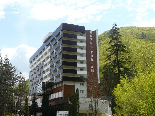Hotel Traian Caciulata, Забронировать Отель Отели Кэлимэнешти с бассейном, Бассейн