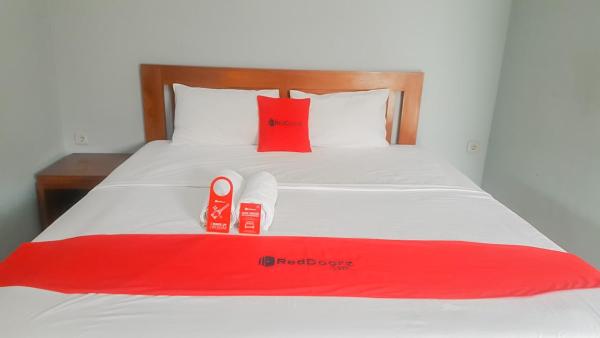 RedDoorz near Exit Toll Sadang