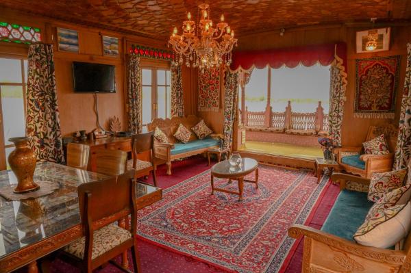 Отель Houseboat Golden Flower