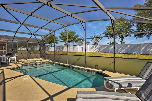 Pool and Hot Tub Resort-Style Davenport Villa