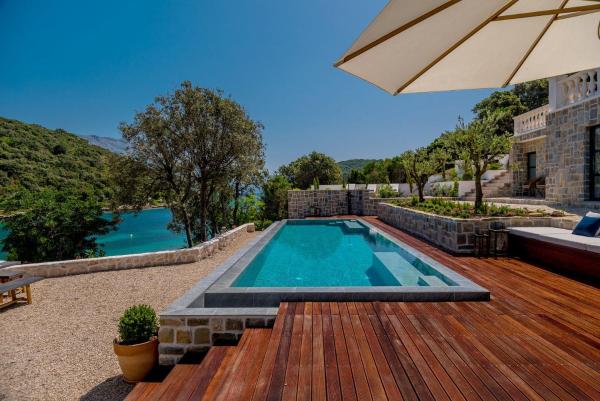 Beachfront Villa Feodora Grande