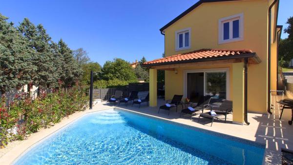 Beautiful villa Mugeba I with pool in Porec near the aquapark, Забронировать Вилла Мугеба Poreč Riviera