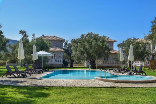 Villa *FRYNI*/5' from sea & center/Mountain View