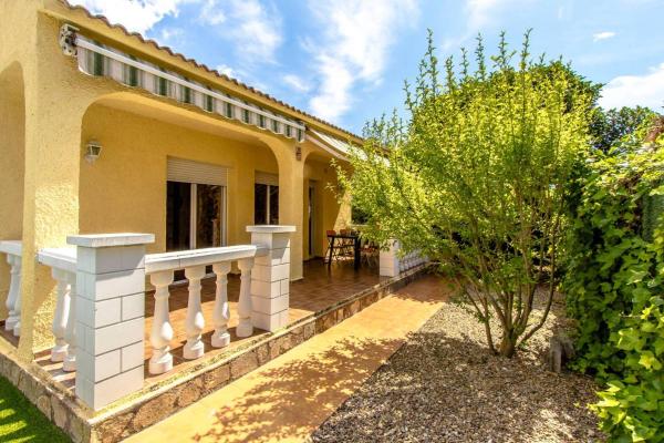 Villa With 4 Bedrooms in Calafell, With Enclosed Garden and Wifi Near the Beach