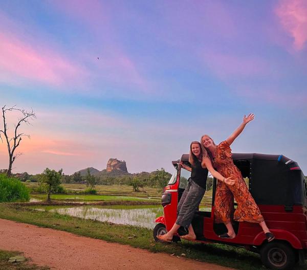 Lucky Villa Sigiriya, Забронировать Проживание в семье Отели Округа Галле с завтраком, Завтраки