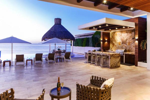 Ultra Exclusive Beachfront Villa Just Steps from the Sand with Butler Included, Забронировать Вилла Виллы Лос-Кабос, Вилла