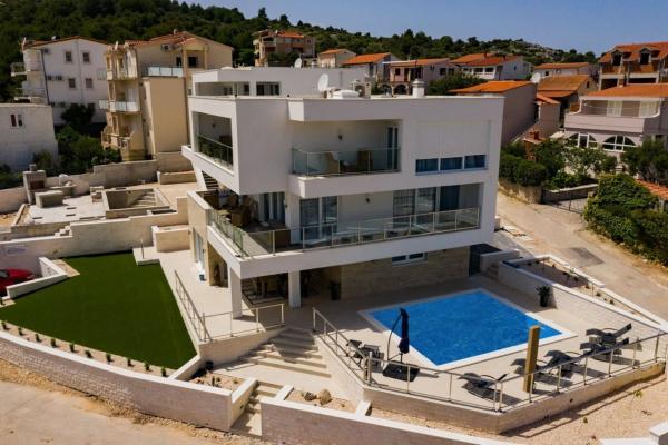 Villa Compass Luxury in a natural bay