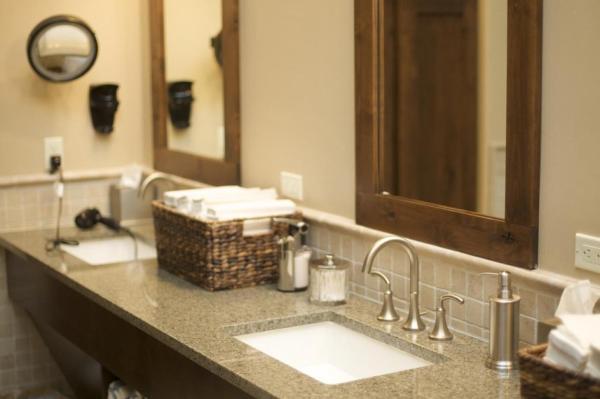 Ski-in/Ski-out Village at Northstar Residence! - 310 Iron Horse South