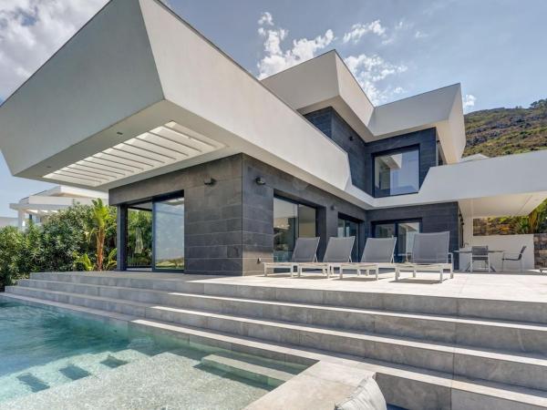 Lavish Villa in Javea With Pool, Mountain and Sea Views