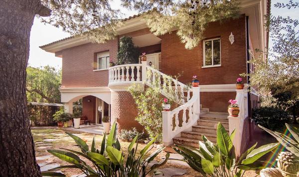TarracoHomes, Villa Cala Crancs con Piscina Privada y Mesa de Billar, Забронировать Вилла Коттеджи Tarragonès, Коттедж