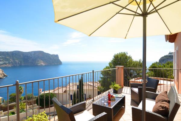 Villa with incredible sea views and pool Up To 7