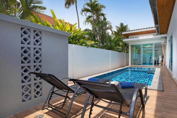 Tropical Living in Modern Villa Lancelot