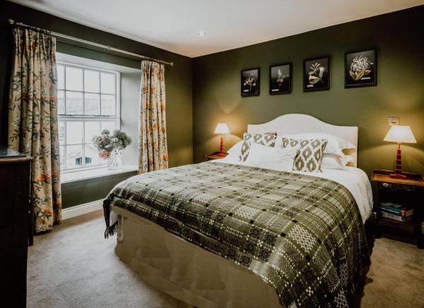 The Hare & Hounds Inn