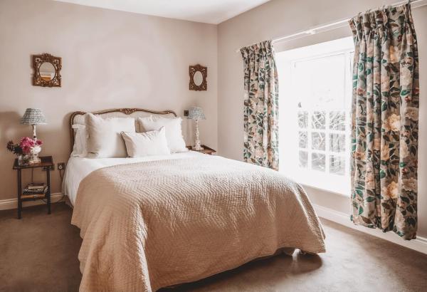 The Hare & Hounds Inn