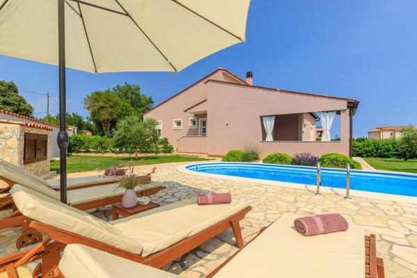 Villa Agri with large Garden and Pool near Pula 
