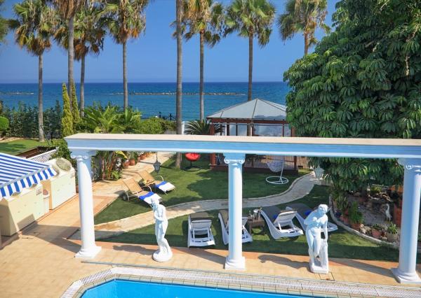 Limassol Beachfront Holiday Villa Лимасол