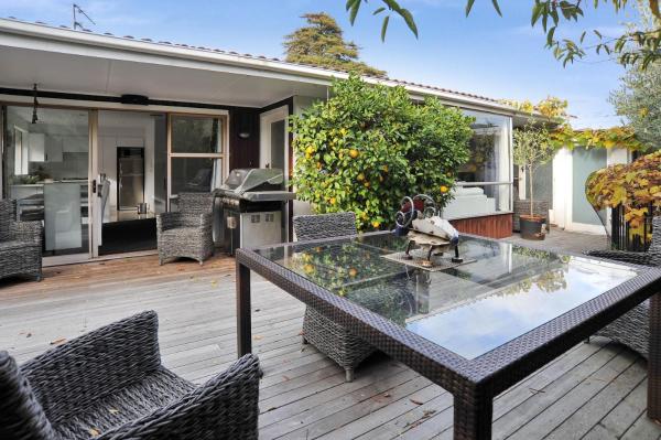 Relaxed 3BR Hideaway - Outdoor Living & Pets - Christchurch Holiday Homes