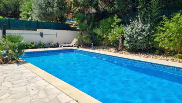 Villa spacieuse à Agde avec piscine et jardin, Забронировать Вилла Виллы Кап-д'Агд, Вилла