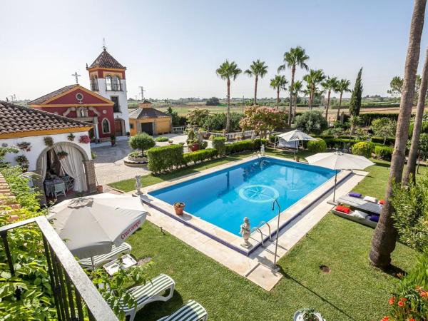 Villa With 4 Bedrooms in Los Palacios y Villafranca, With Private Pool