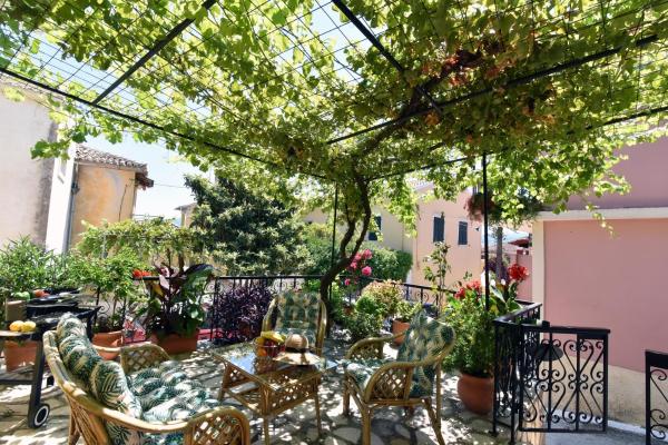 Traditional Greek Maisonette Antiperni