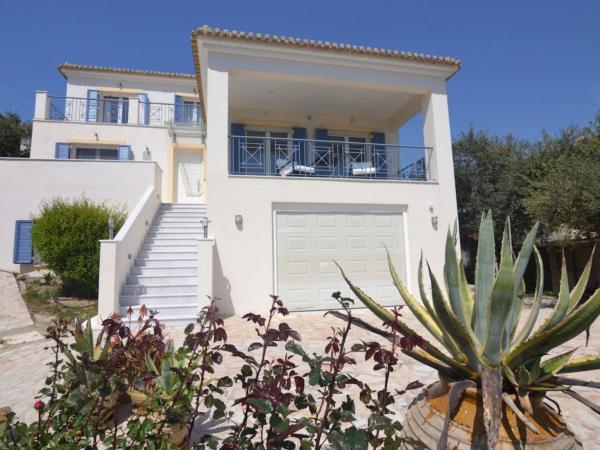 Villa in Finikounta Near Sandy Beach
