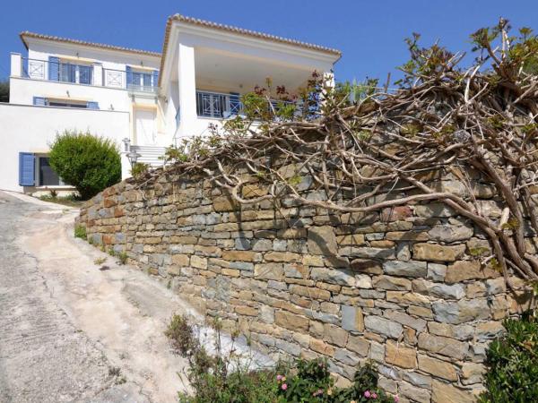 Villa in Finikounta Near Sandy Beach