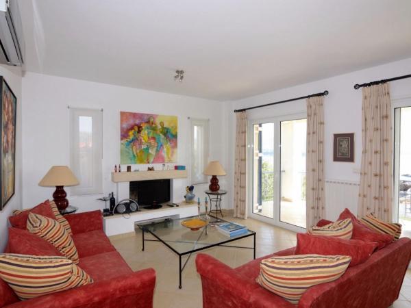 Villa in Finikounta Near Sandy Beach