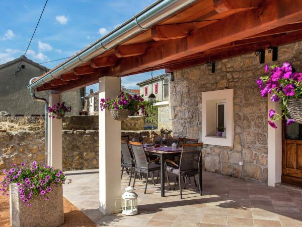 Stylish Villa in Milohnici With Private Terrace